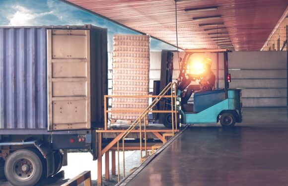 Why Should You consider Transporting Your Goods In Trailer Truck?