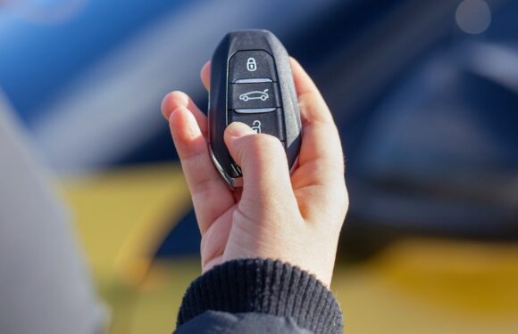 Navigating the Modern Car Key Maze: Common Issues and Expert Locksmith Solutions
