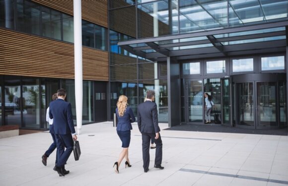 When Does It Make Sense for a Business to Arrange Group Transportation?